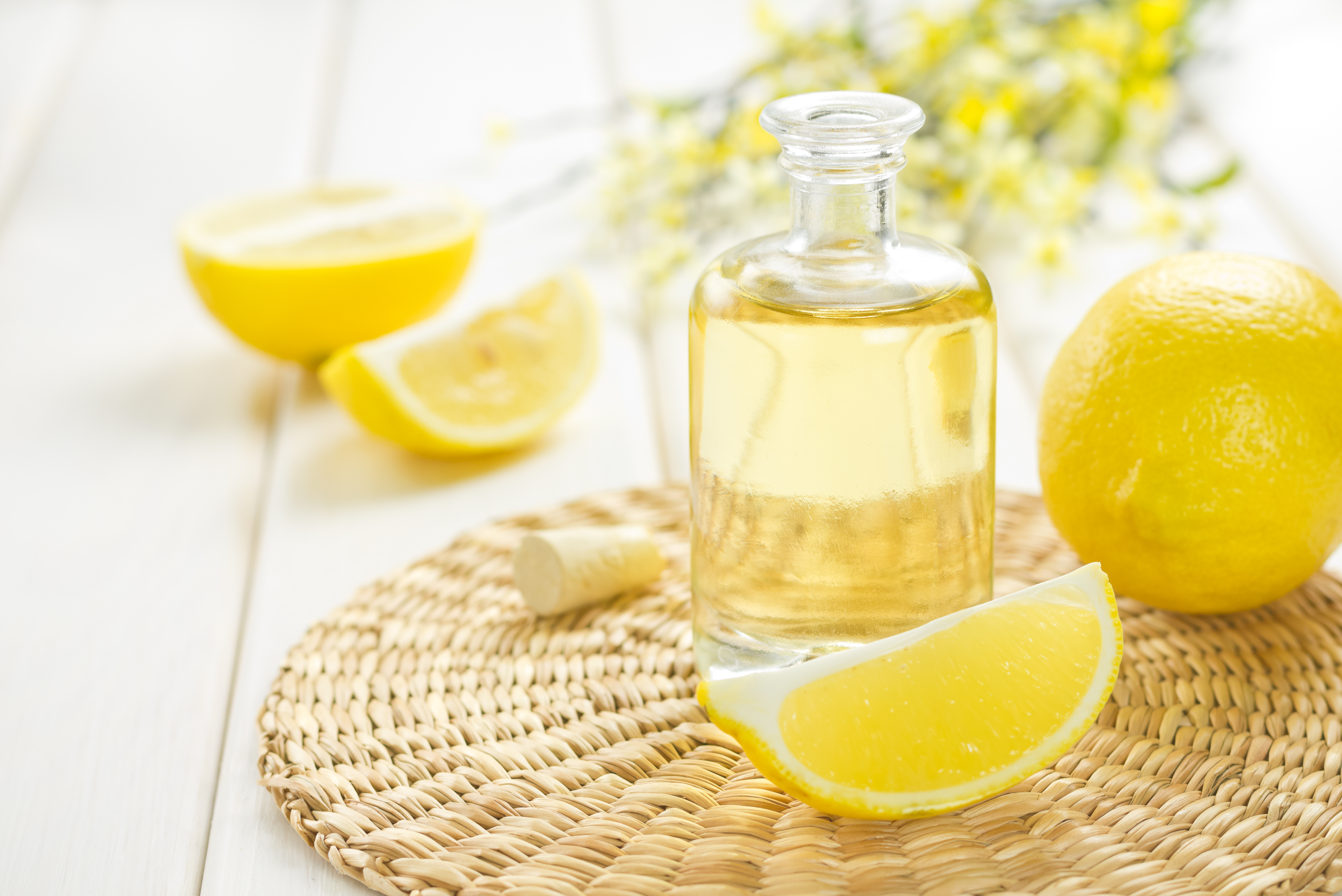 The Benefits of Lemon Oil