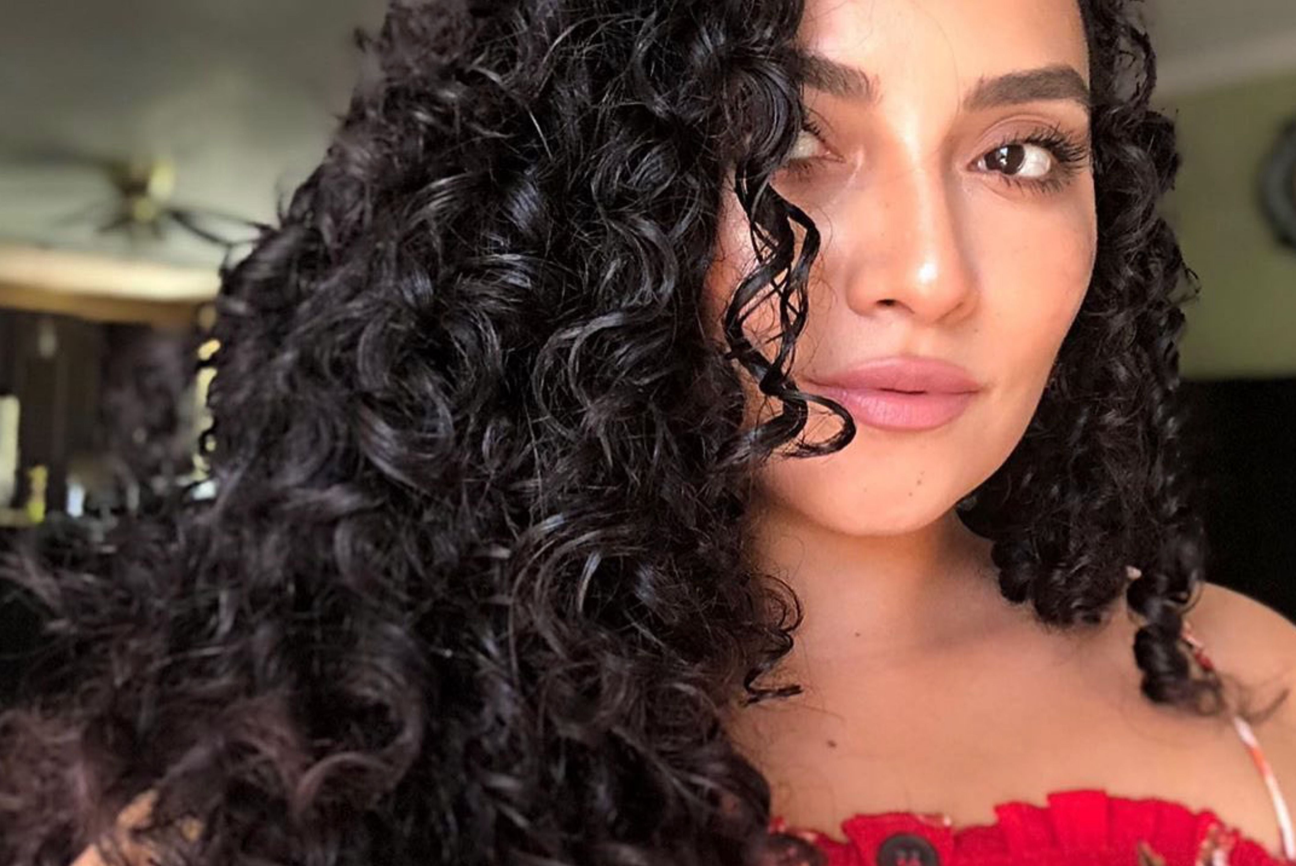 Recreate Karol G's Effortless Mermaid Waves by Celebrity Hair Stylist –  Rizos Curls